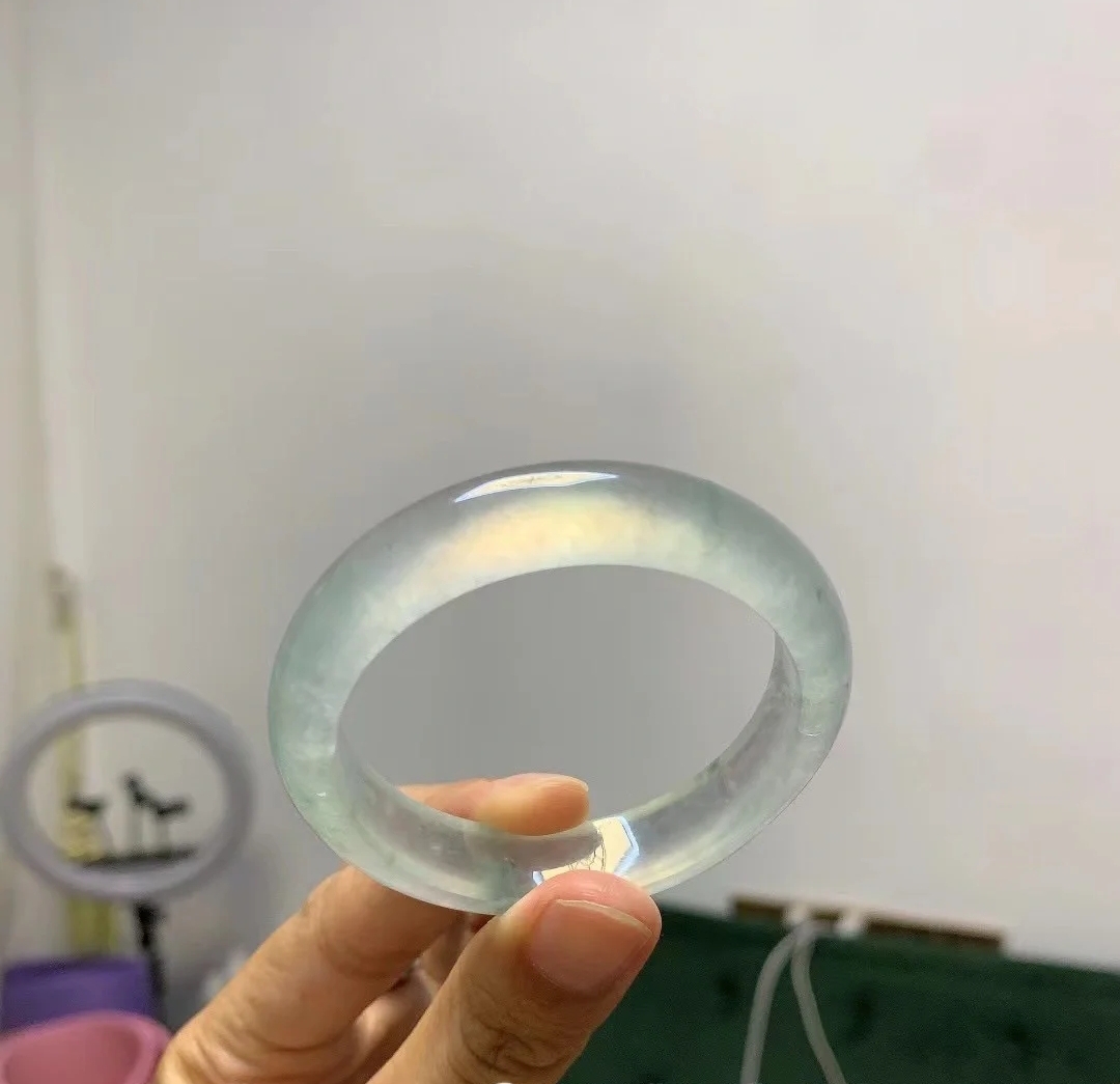 玻璃种翡翠手镯