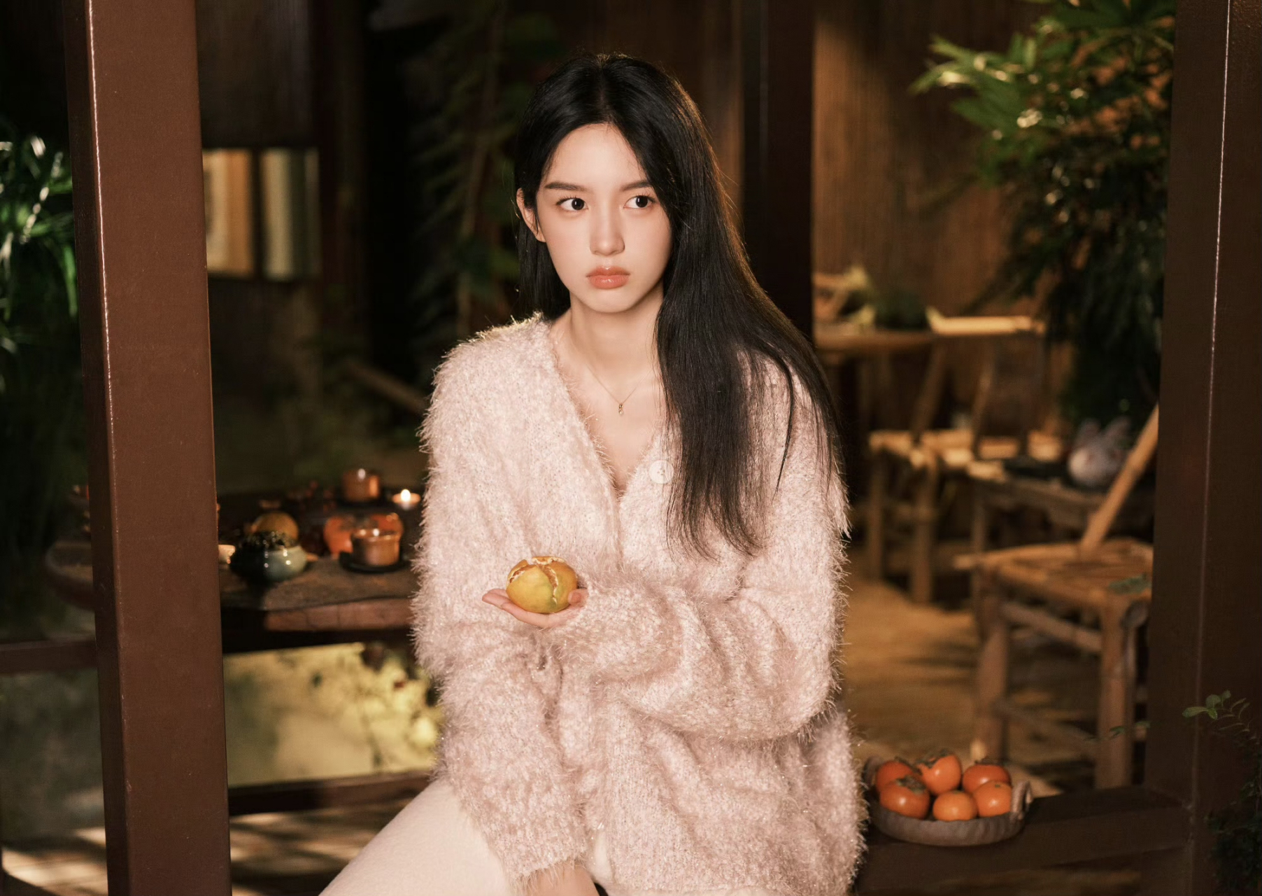 周也粉色开衫毛衣外套# 周也粉色开衫毛衣外套造型,又漂亮又可爱,真