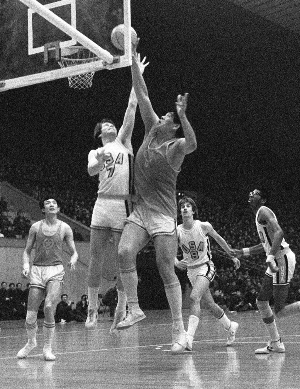 28米的穆铁柱入选国家队,成为中国男篮有史以来最高的国家队球员.