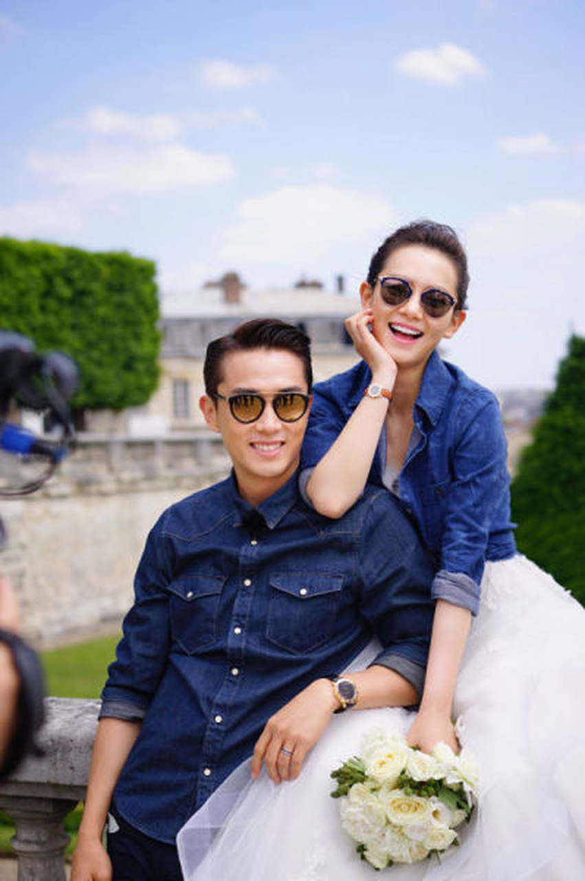 戚薇都要对李承铉装聋作哑,那我也应该睁一只眼闭一只眼啦～～  老公