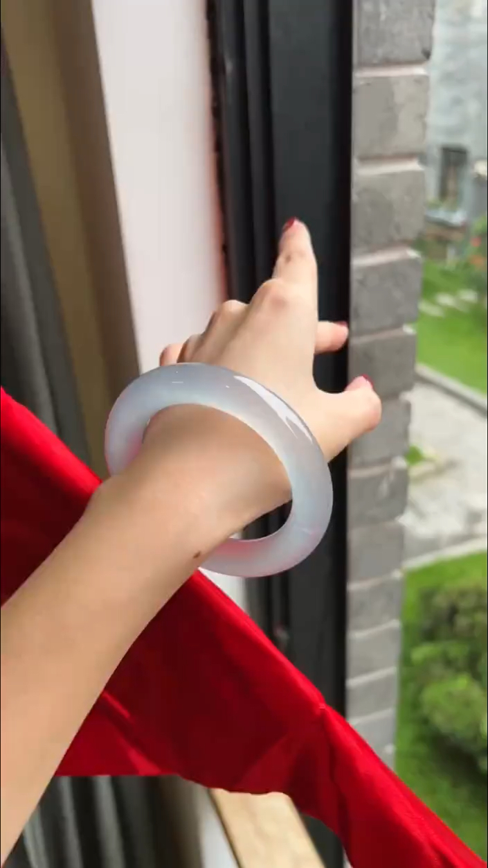 如仙境般69适合小仙女戴的白冰翡翠手镯!-度小视
