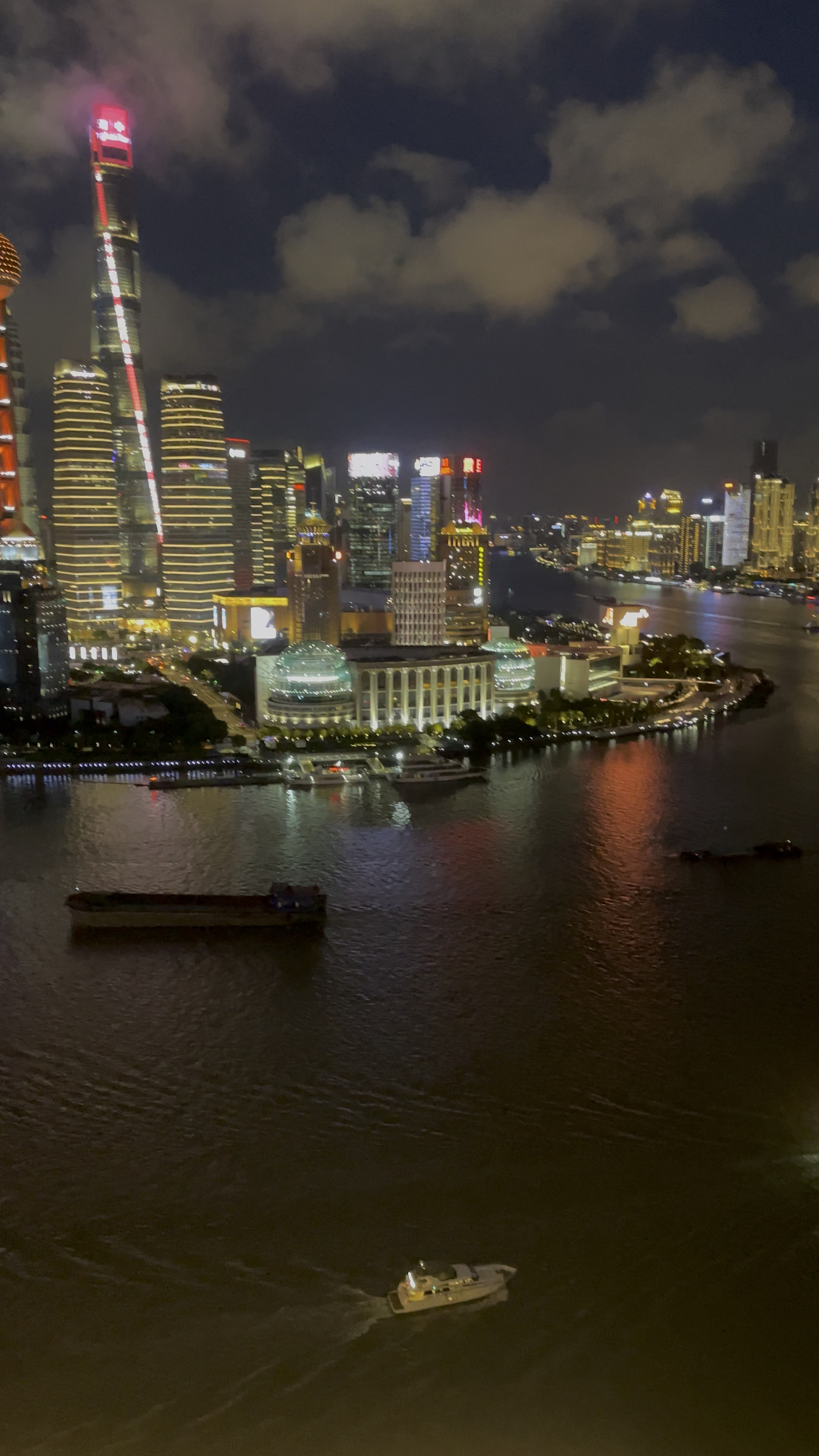 上海黄浦江两岸璀璨夜景