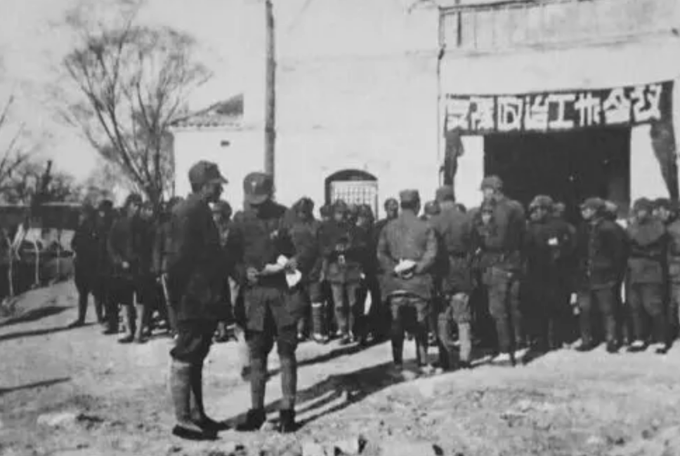 孙克骥:原云南军区政委,享年88岁,亲家公是上将,女婿也是上将