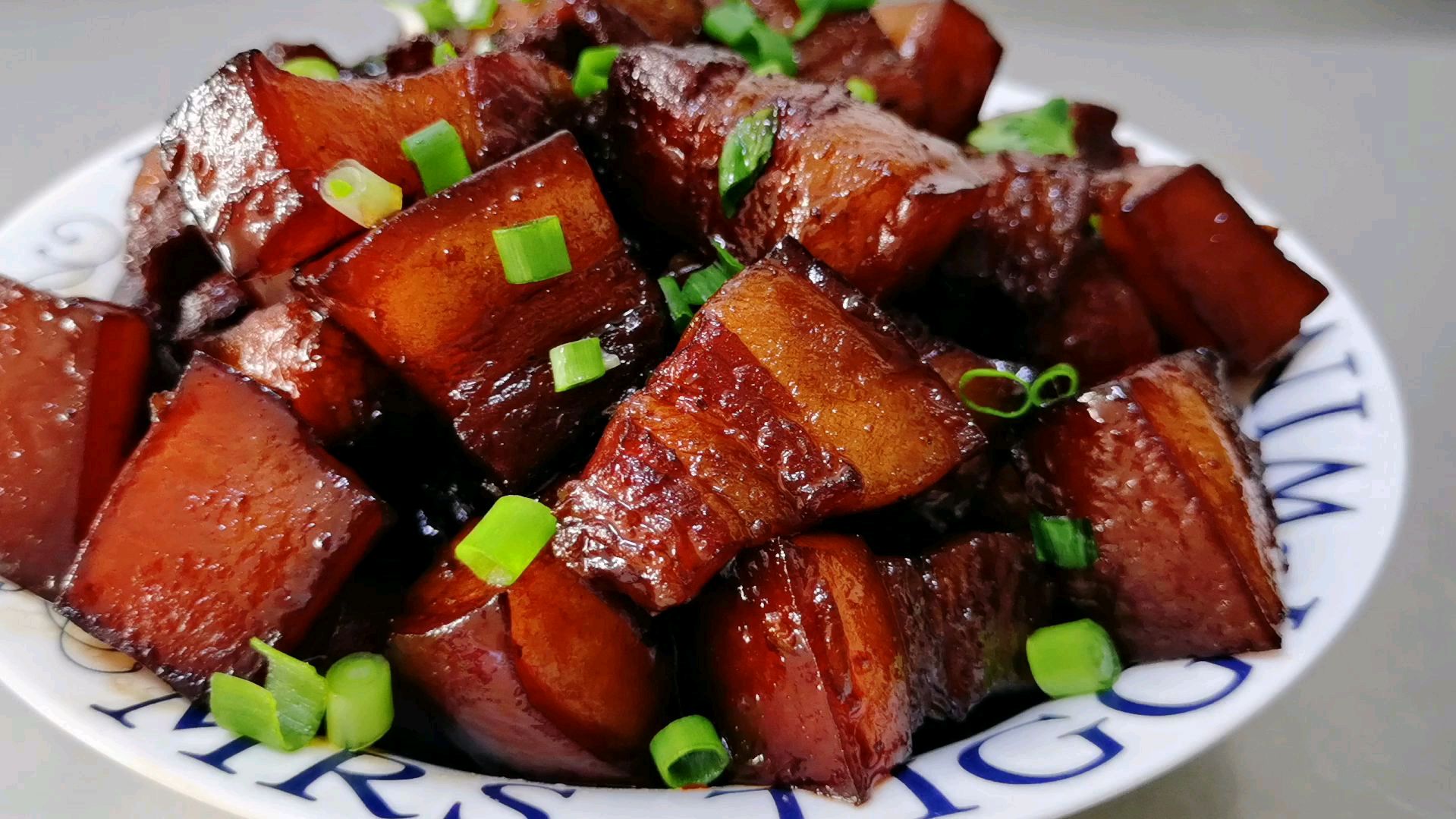 红烧肉怎么做?不但教你一个红烧肉做法,还附加一个红烧肉炖土豆
