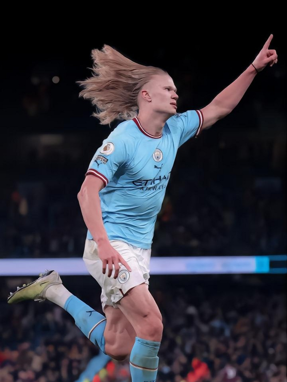 哈兰德这身材也是挺离谱的,看起来又瘦又壮[捂脸][捂脸][捂脸]