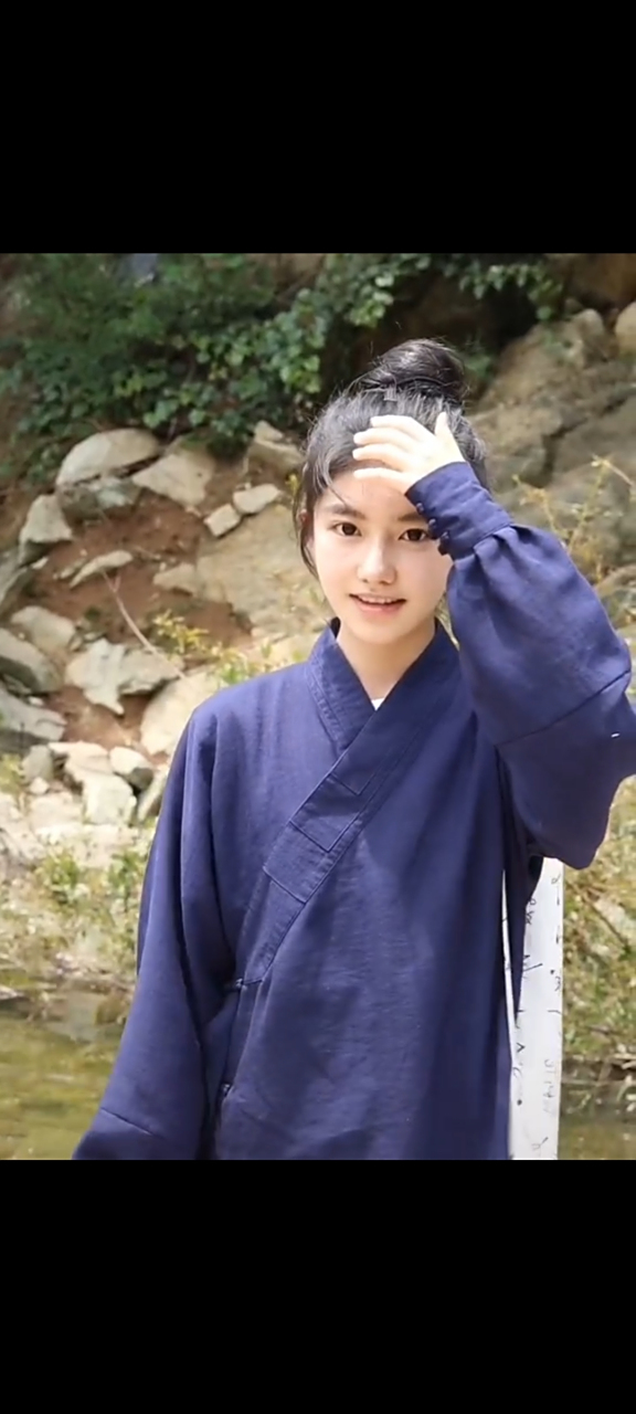 道系少女更新了,清颜,天然去雕饰的美,静静地分享着她的道家生活的