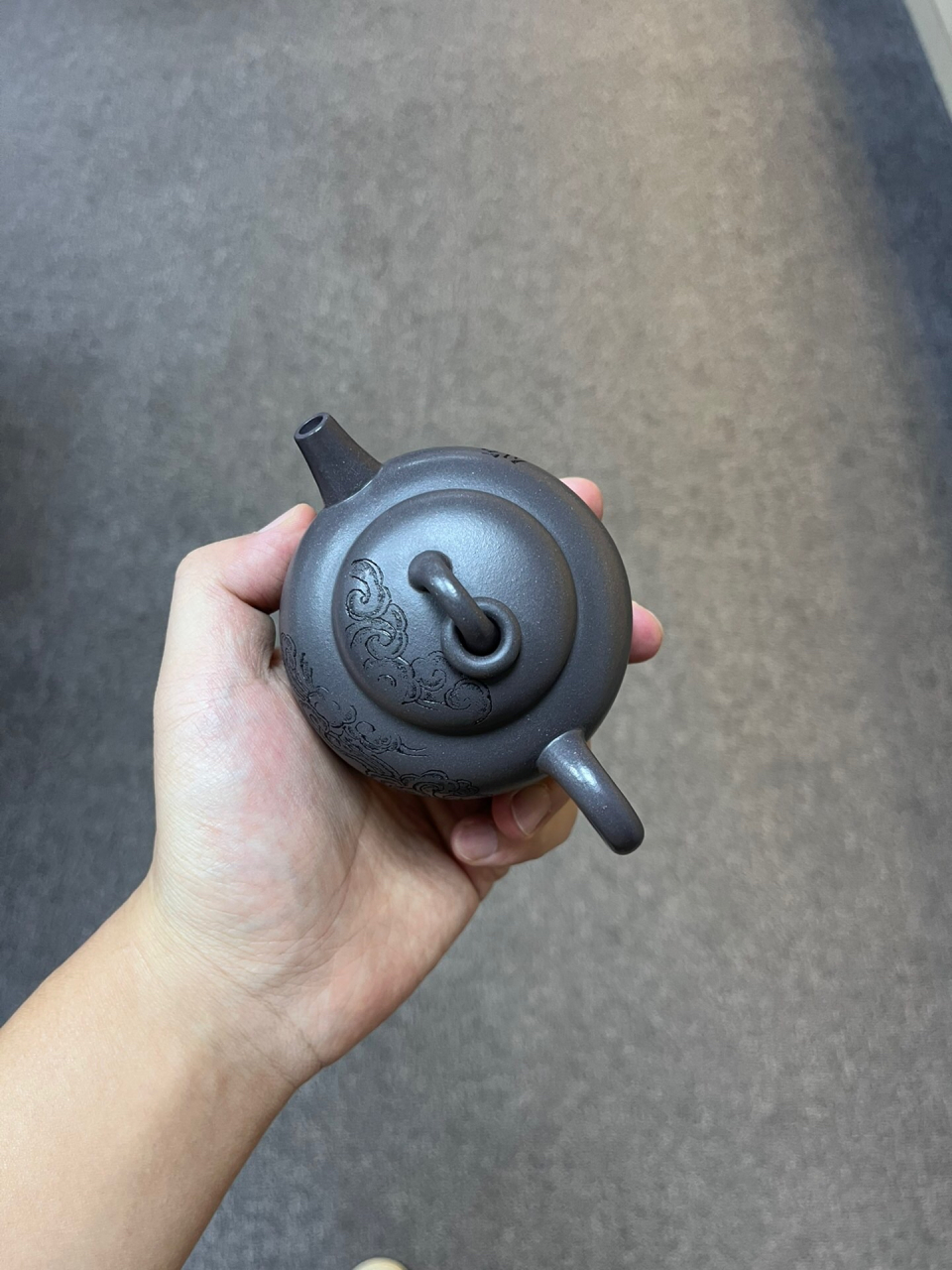 在茶器世界中,有一款名叫【曼生·百纳】的壶,它以极品天青泥为原料