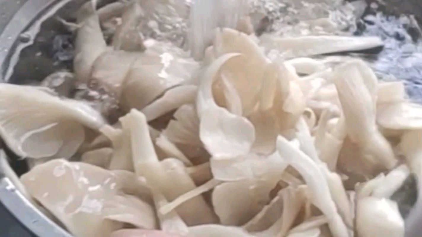 秀珍菇营养多,这样做鲜嫩丝滑,好吃的汤汁都不剩