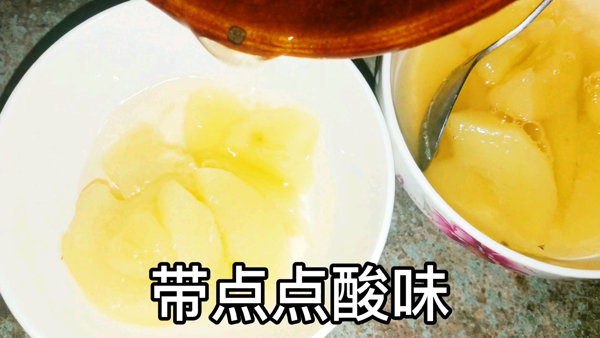 80后小谢的农村生活,桃肉加冰糖炖15分钟,做成桃罐头适合老人吃