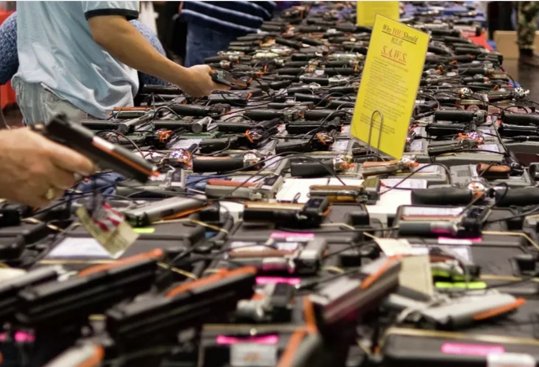 美国奥兰多枪击案致三人死亡  美国佛罗里达州奥兰多市发生枪击案