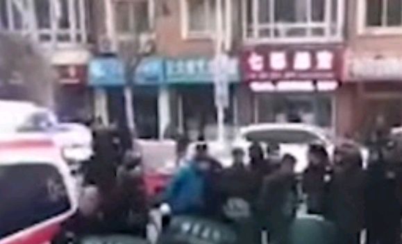 辽宁省 开原市发生一起持刀伤人案件