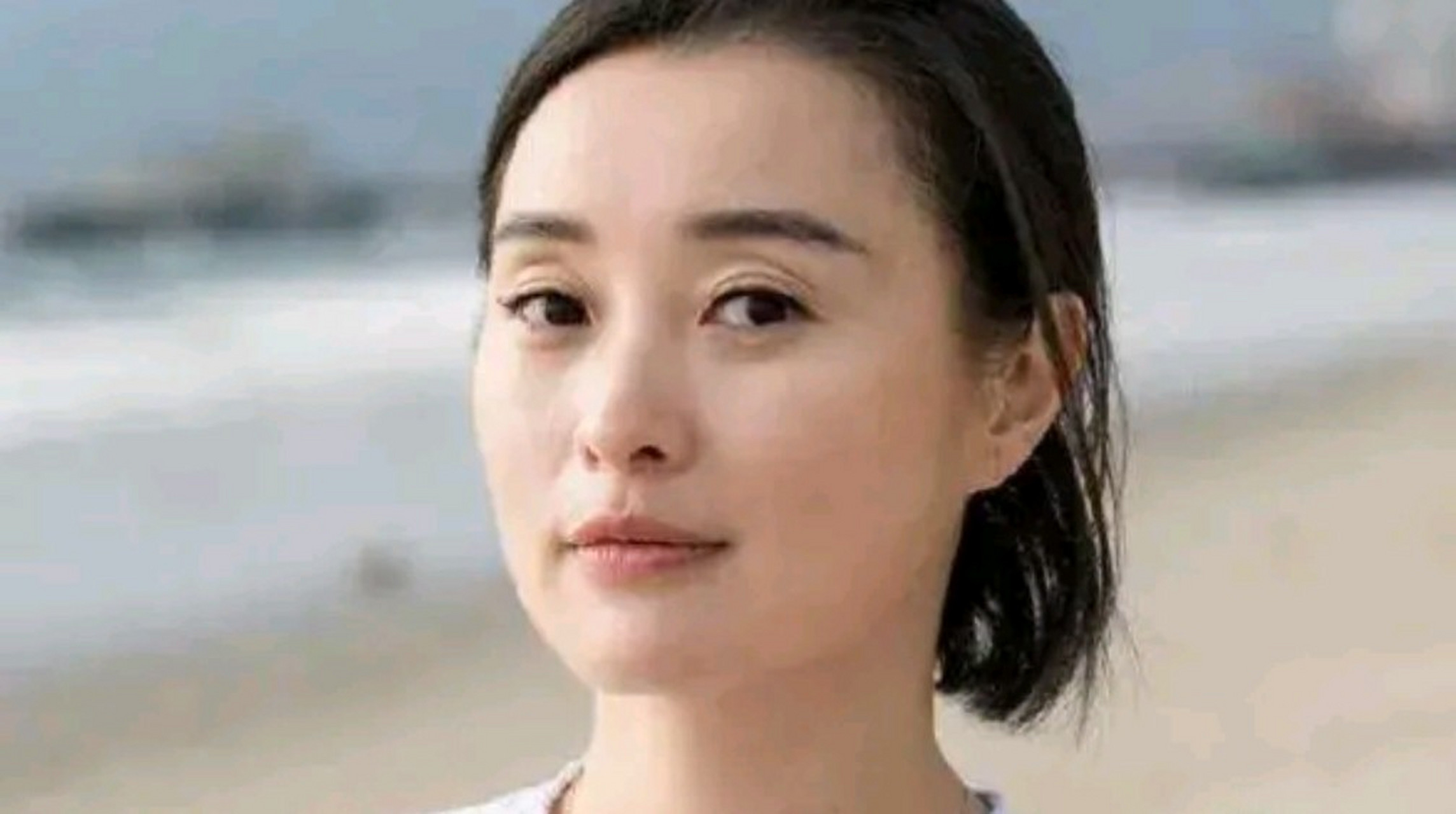 金星问吴越:"你有过刻骨铭心的爱情吗?"  吴越从容不迫地说:"有.