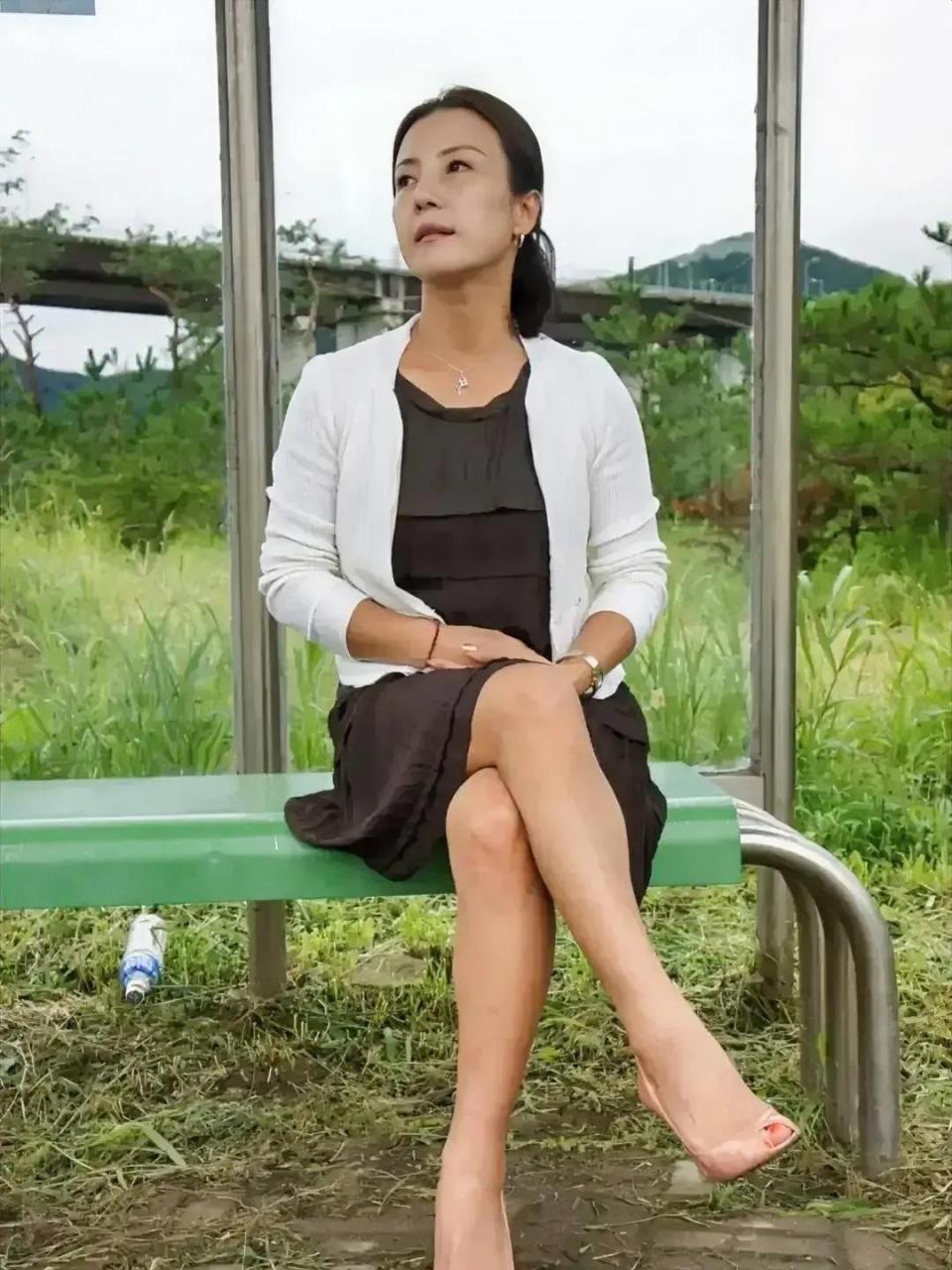 老板娘离婚后心情不好,竟然莫名其妙的送给我一套房,让我陪他去户外玩