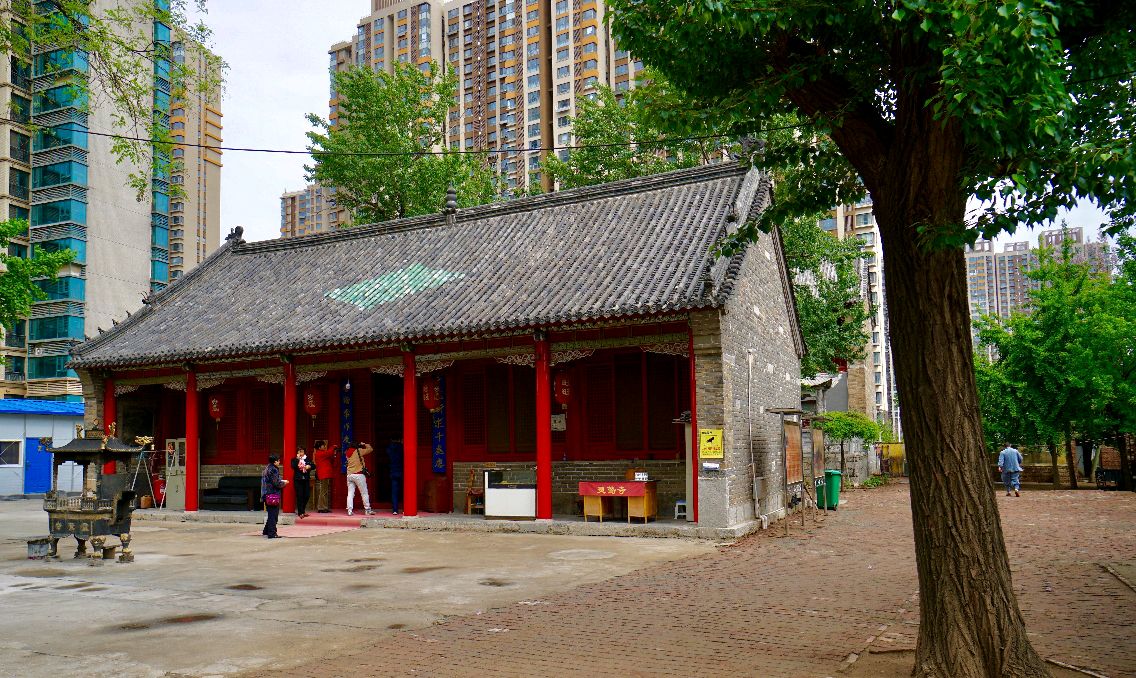 济南灵鹫寺:隐藏在高楼中的唐代古寺,距今已有一千四百多年历史