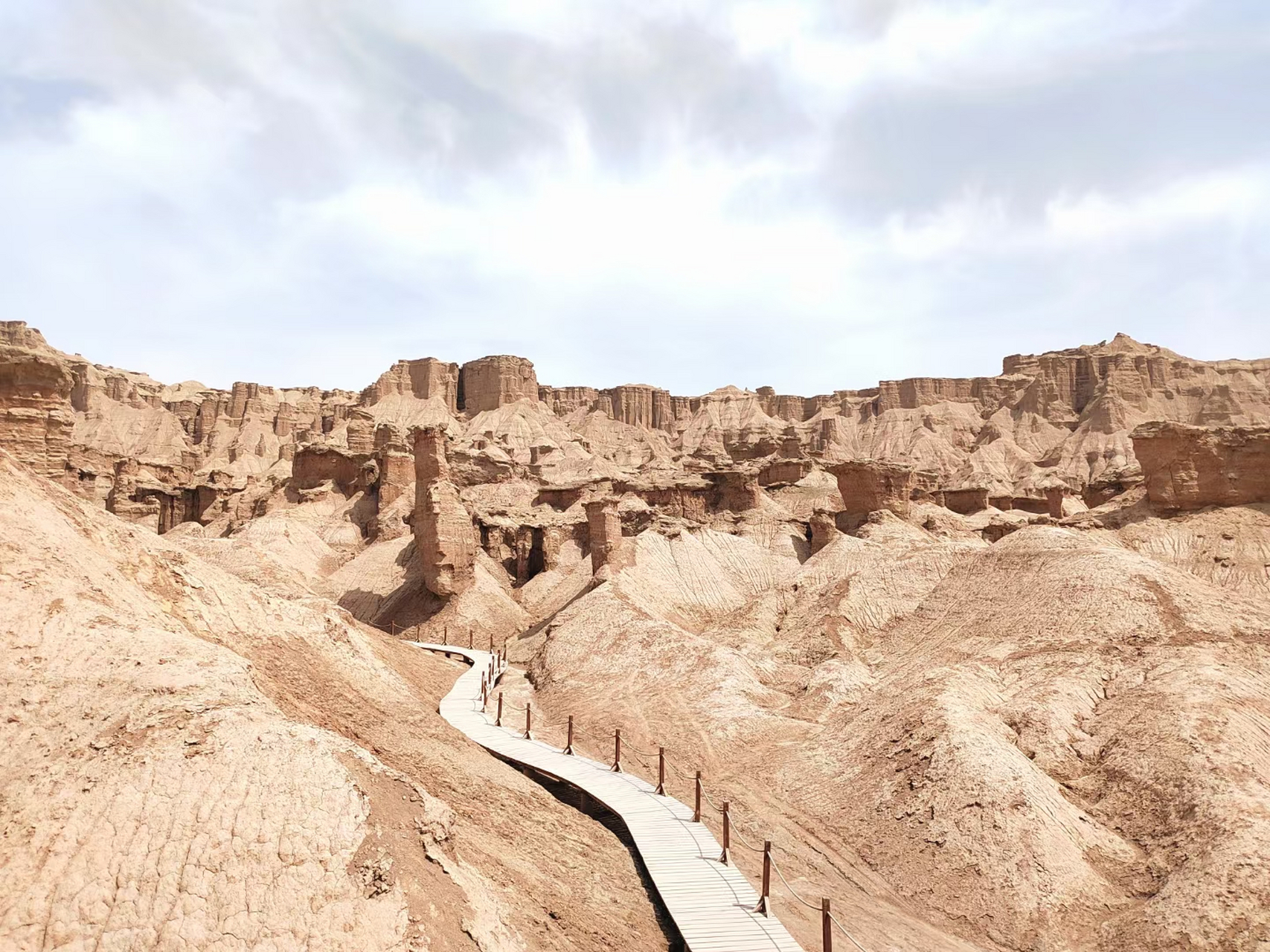 拜城红石林景区,未开放,想来的先看看,以后再来玩.