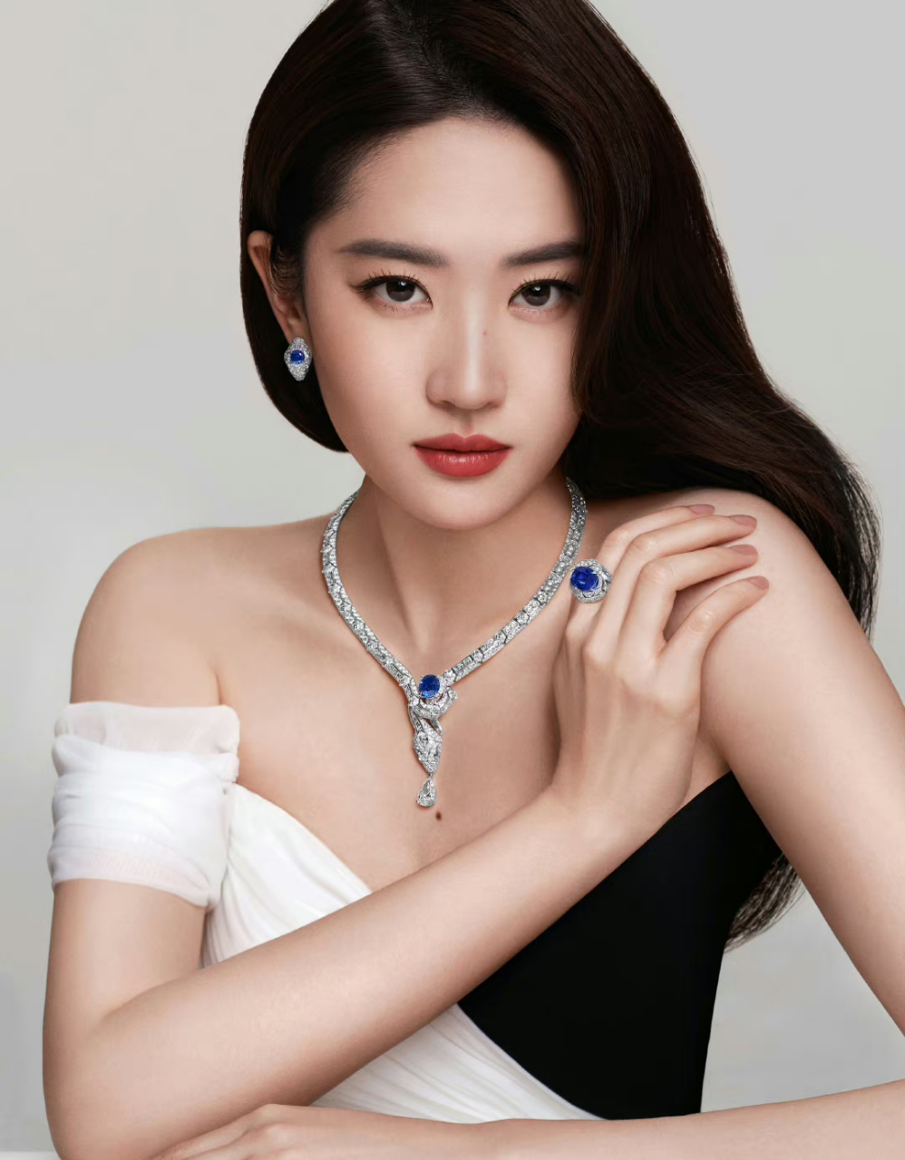 刘亦菲,赵露思宝格丽同品牌宣传大片,你更能get谁呢#明星