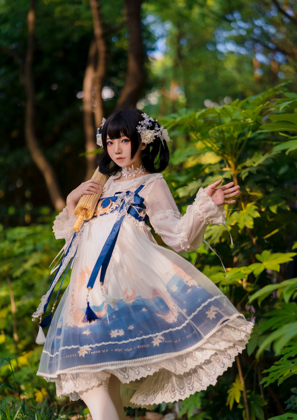 楚楚动人的洛丽塔小姐姐,在黄昏里撑一把油纸伞,温婉且动人