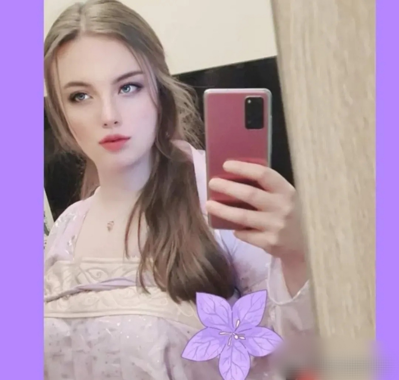 一名爱尔兰裔英国姑娘买的汉服到货了,她赶紧自拍照片发上网秀一波!