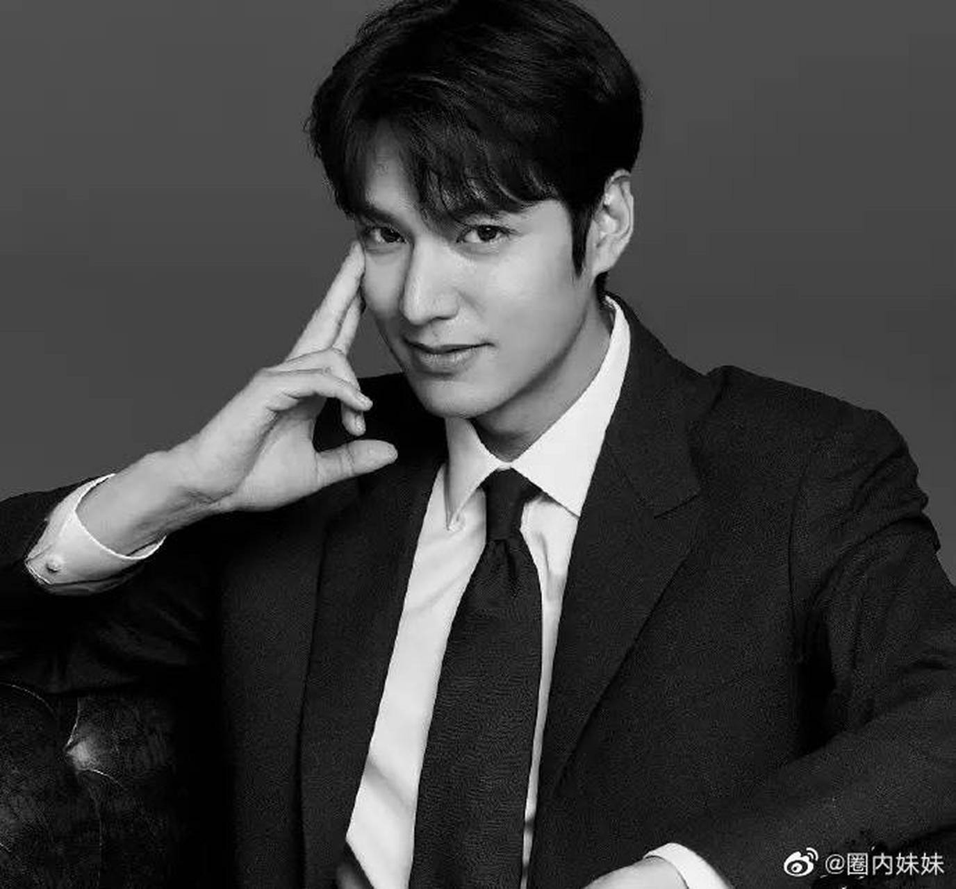 李敏镐这照片差点认不出来,难怪网友都调侃,韩国的空气里都是酵母