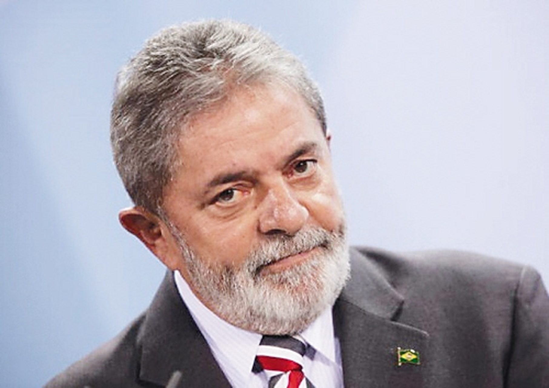 巴西总统卢拉本来是原定于昨天要访华,不过因为近期感染了流感引发肺