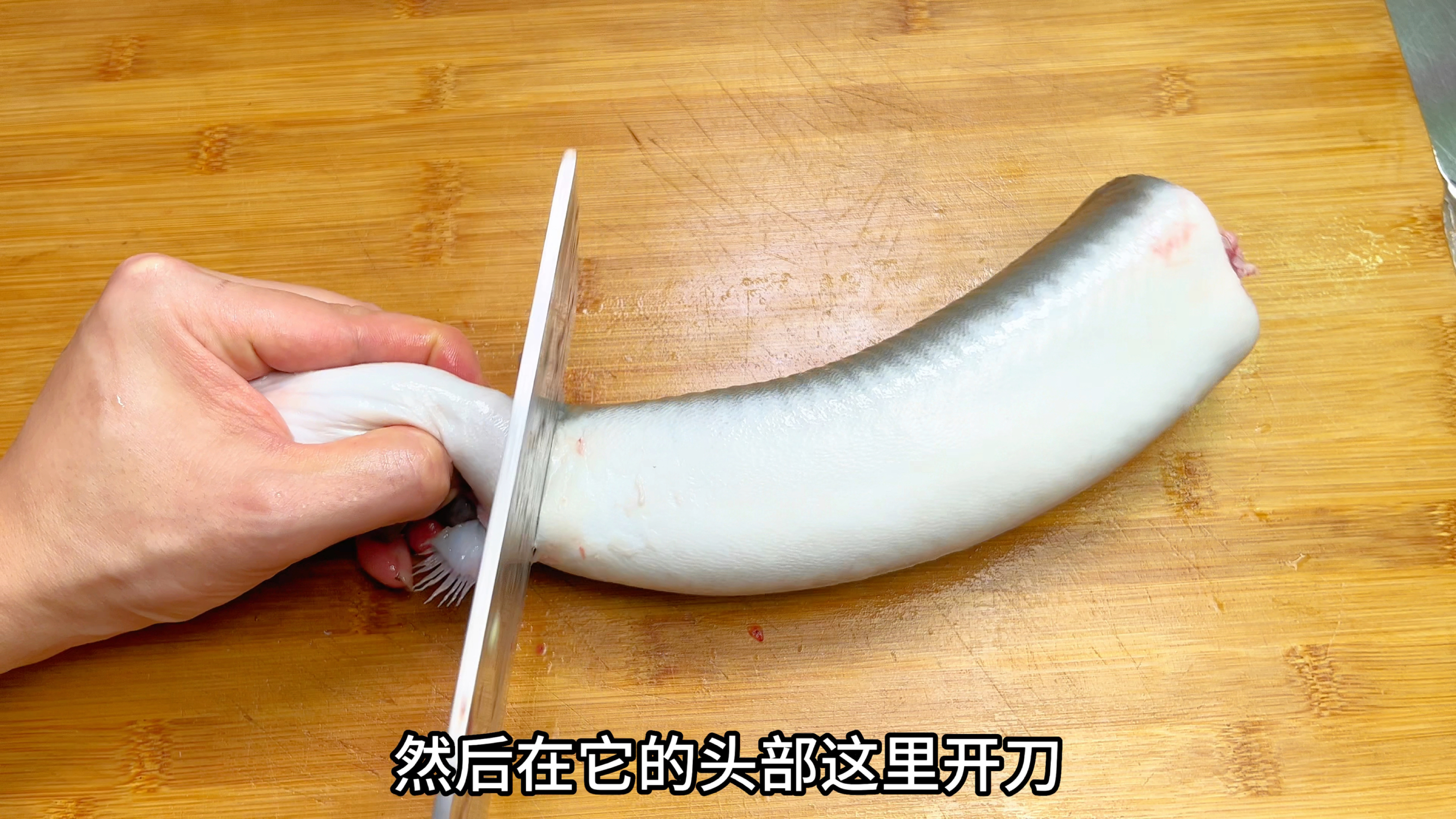 最近鳗鱼便宜买了半条，做一道潮汕特色菜，酸咸开胃又不腥
