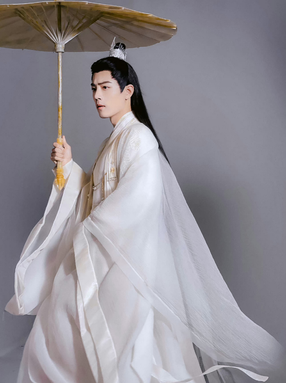 肖战饰演的时影大神官好帅啊,这剧的心桥特效好好,用花海蔓延生长表达