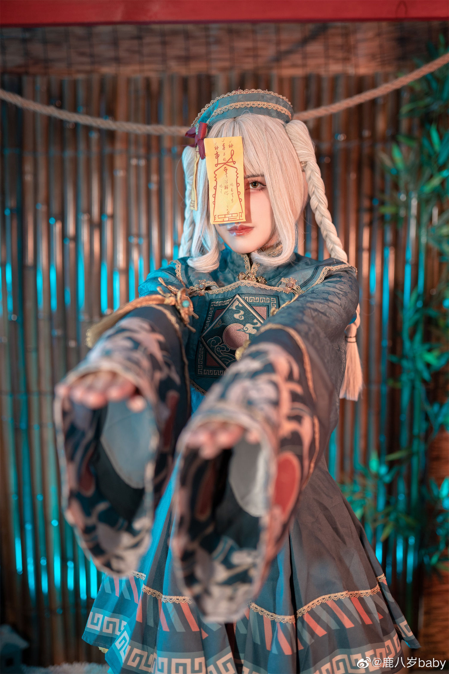 鹿八岁baby的小僵尸打扮，可爱的神明少女！