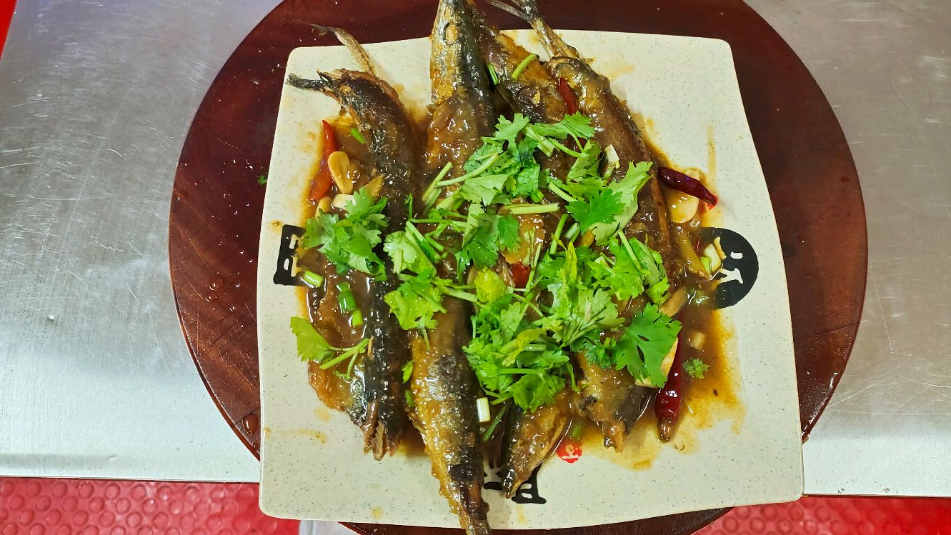 店主分享:“红烧秋刀鱼”的家常做法,一点腥味也没有,太好吃了