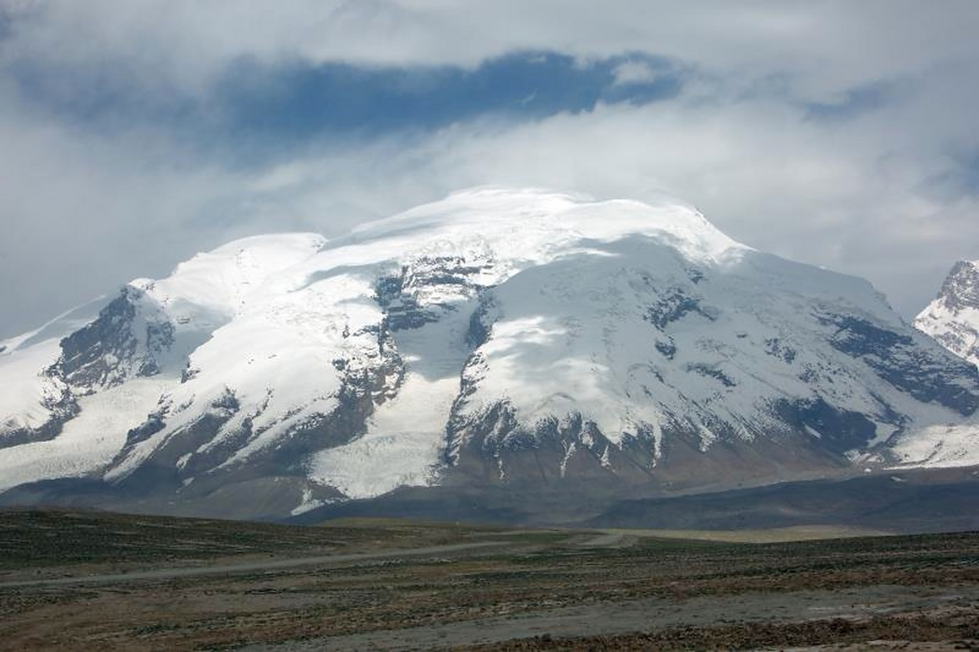新疆南疆帕米尔高原最美的雪山,湖泊,慕士塔格峰,白沙山-白沙湖.
