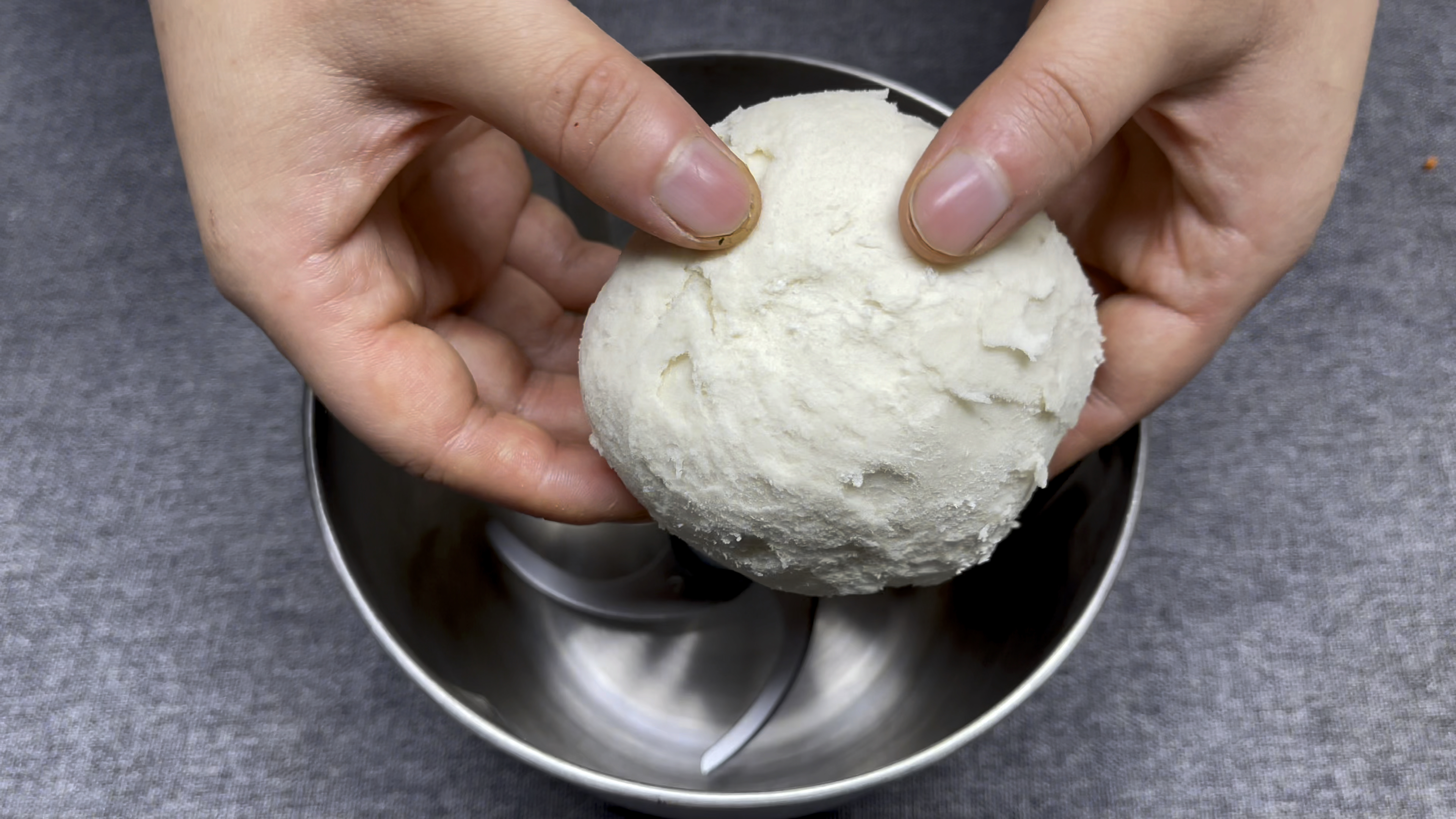 吃剩的馒头放入绞肉机,教你做中秋宴客美食,出锅比肉丸子还要香