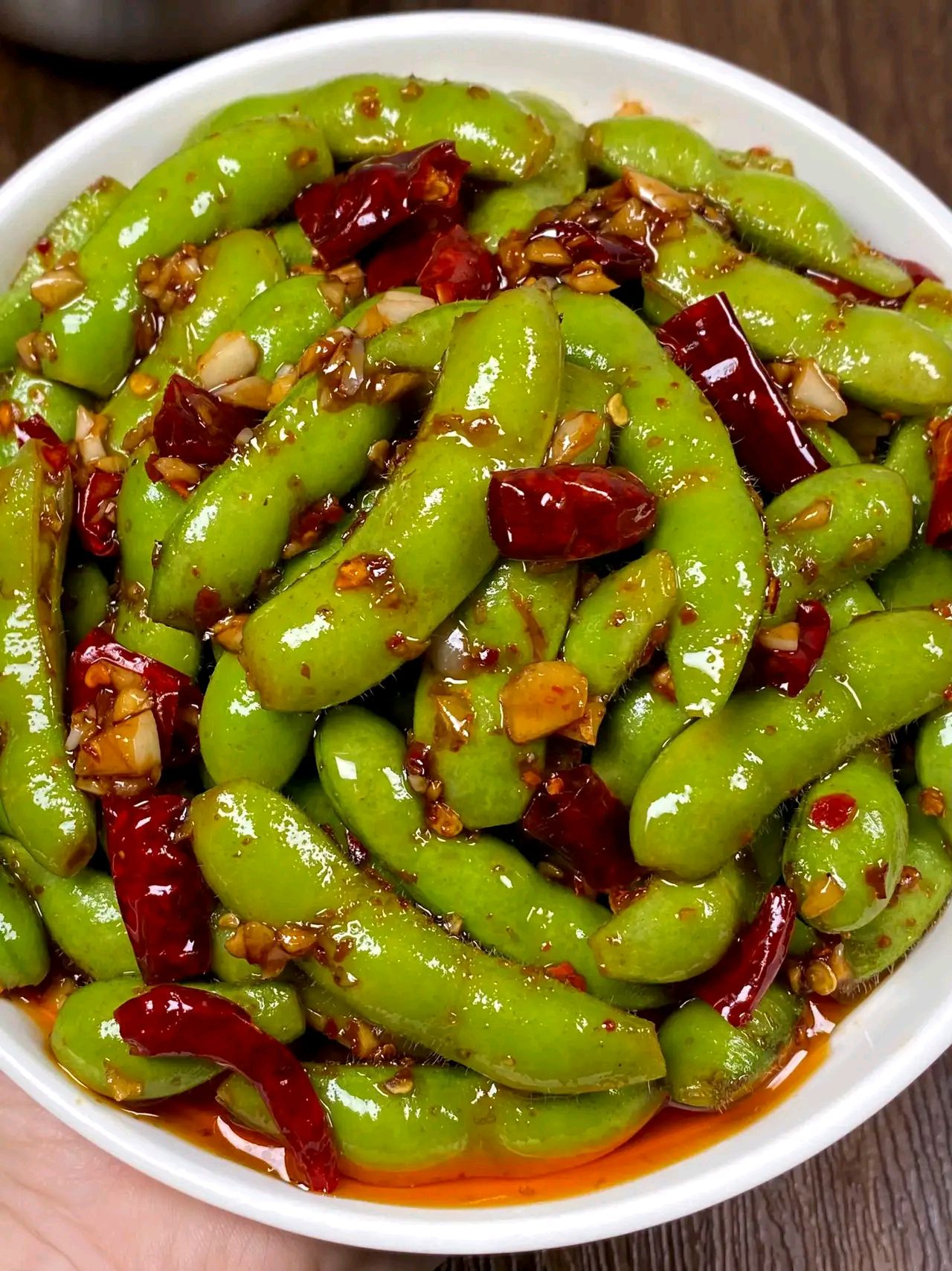 今天中午,我尝试了一道清爽可口的凉拌毛豆