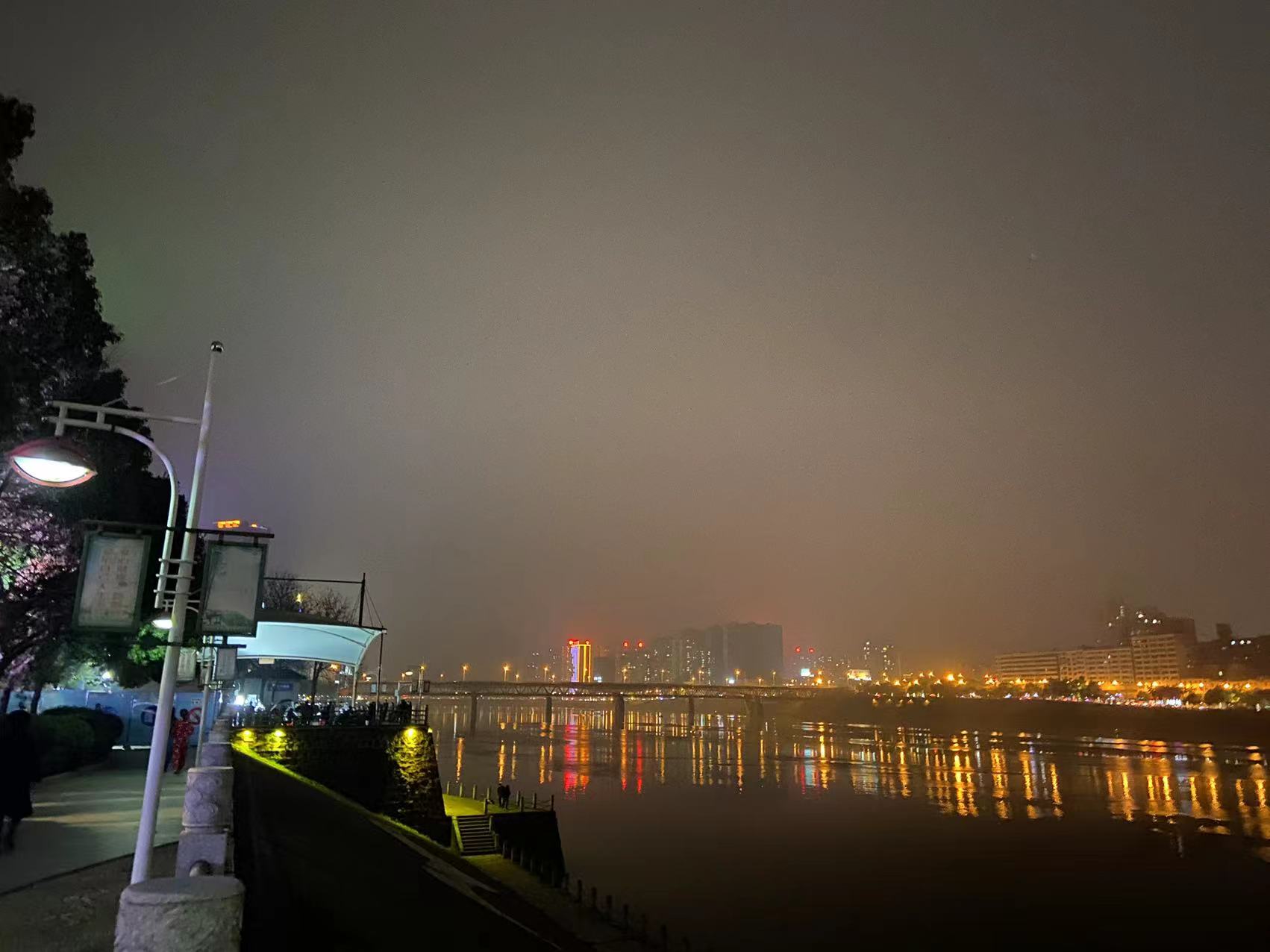 衡阳湘江东岸:这里的夜晚歌声嘹亮