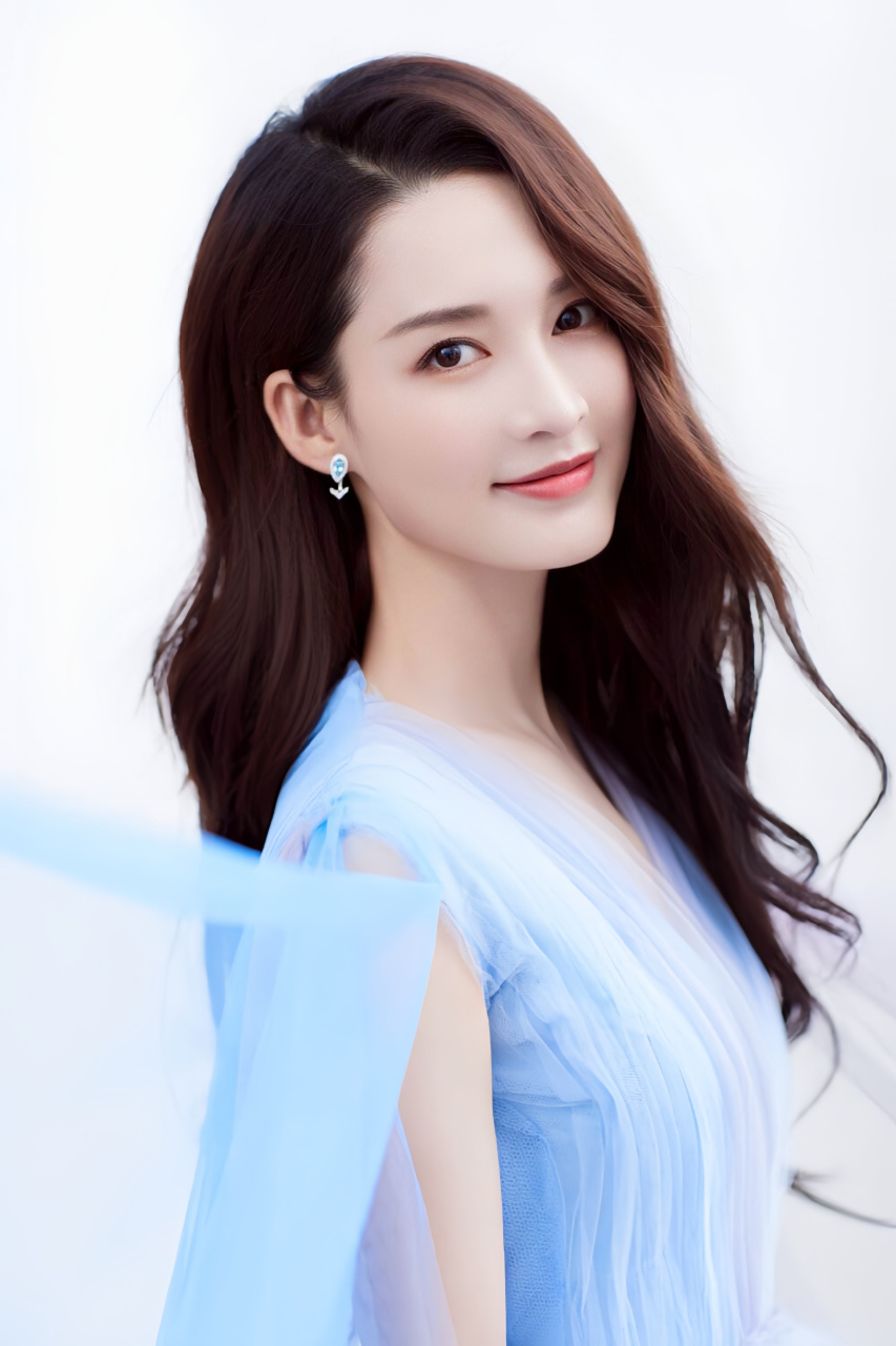 以下是被大家认为拥有"樱桃小嘴"的6位女明星:  周慧敏 :年轻的她被