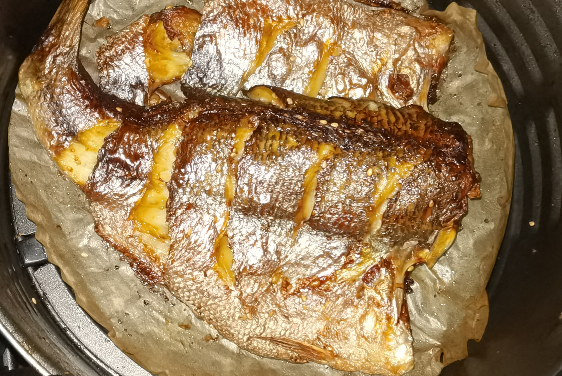 空气炸锅烤鱼,除了卖相差一点,口感完美,皮脆肉嫩[鼓掌]