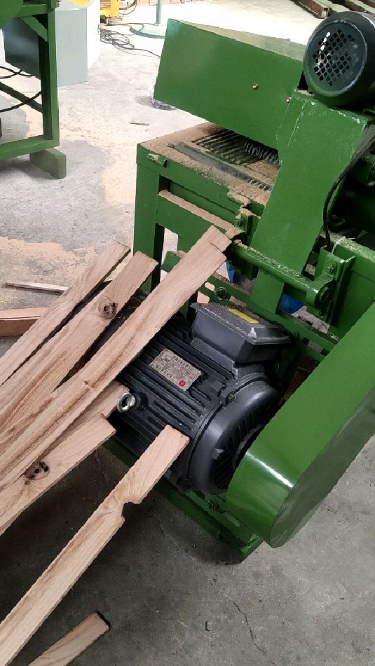 木龙骨小型多片锯,木工机械,型号齐全,支持定制