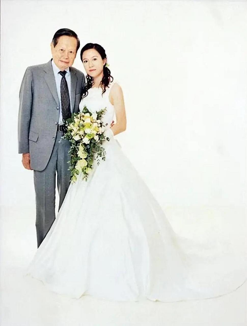 翁帆28岁嫁给82岁的杨振宁,结婚18年,杨振宁100岁了依然精神矍铄,翁帆