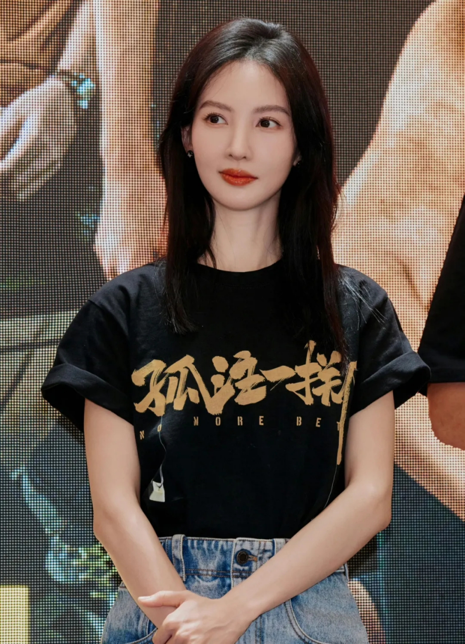 金晨主演的电影《孤注一掷》票房还在不断涨,她把这当成了自己的实绩