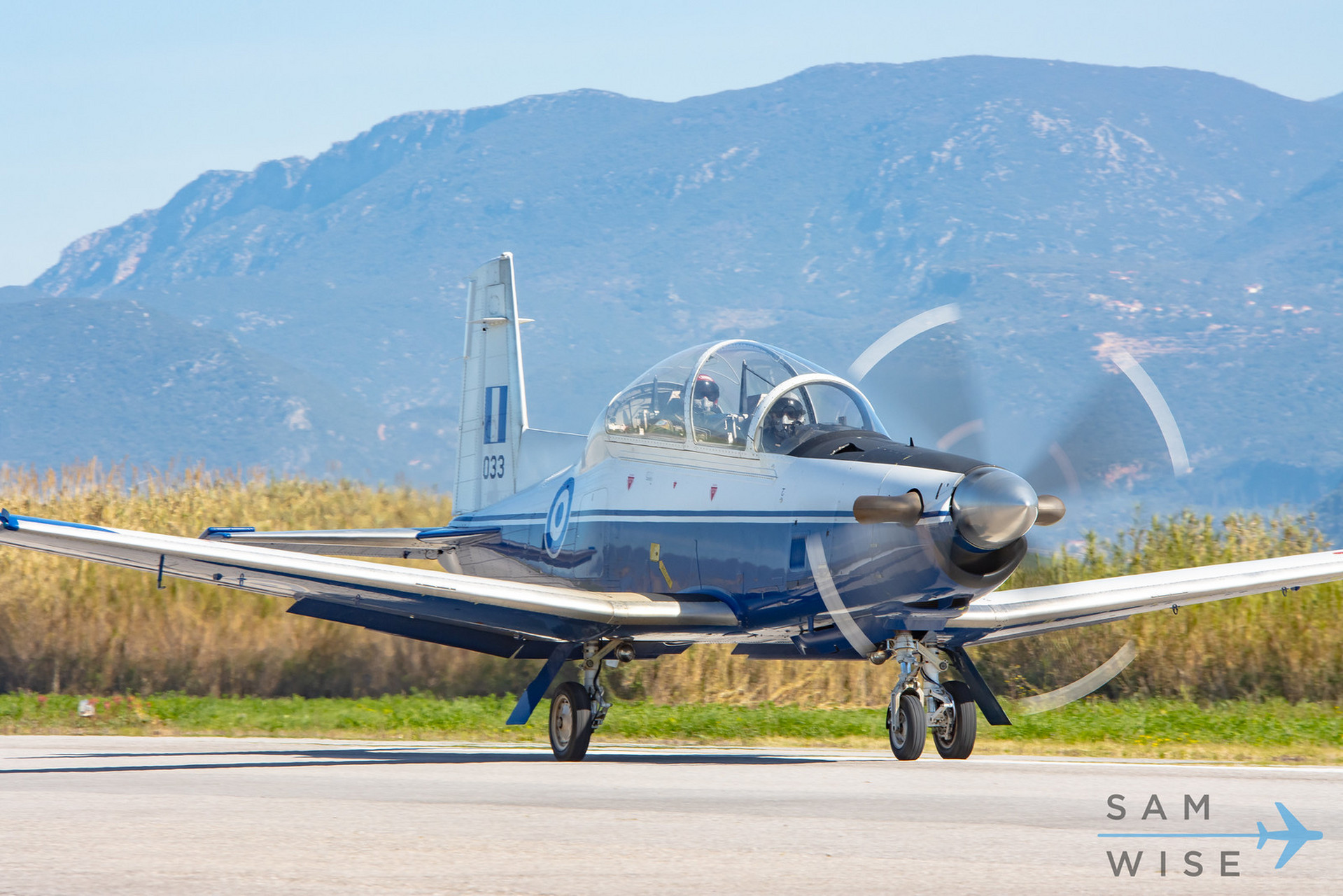希腊空军t-6a德克萨斯教练机已经服役二十多年 希腊国防部准备给它们