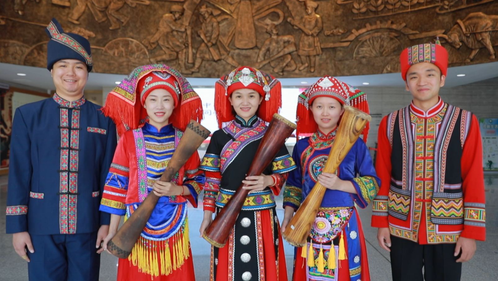 五十六个民族:12瑶族