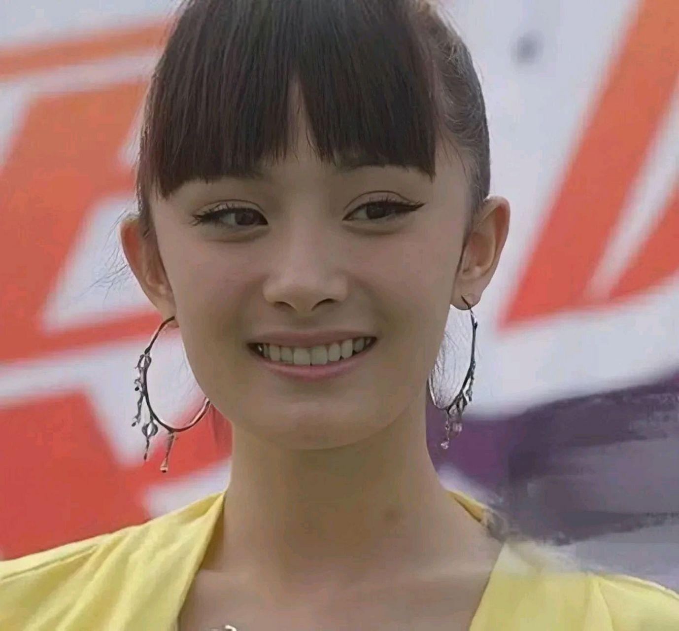 现在的杨幂好看多了.