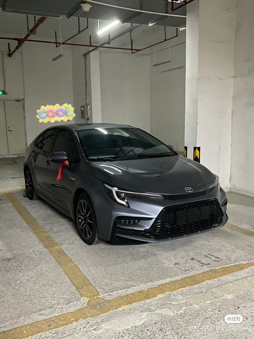 车友的这辆丰田雷凌2023款电混双擎运动版颜色是钛金灰,日光下颜色是