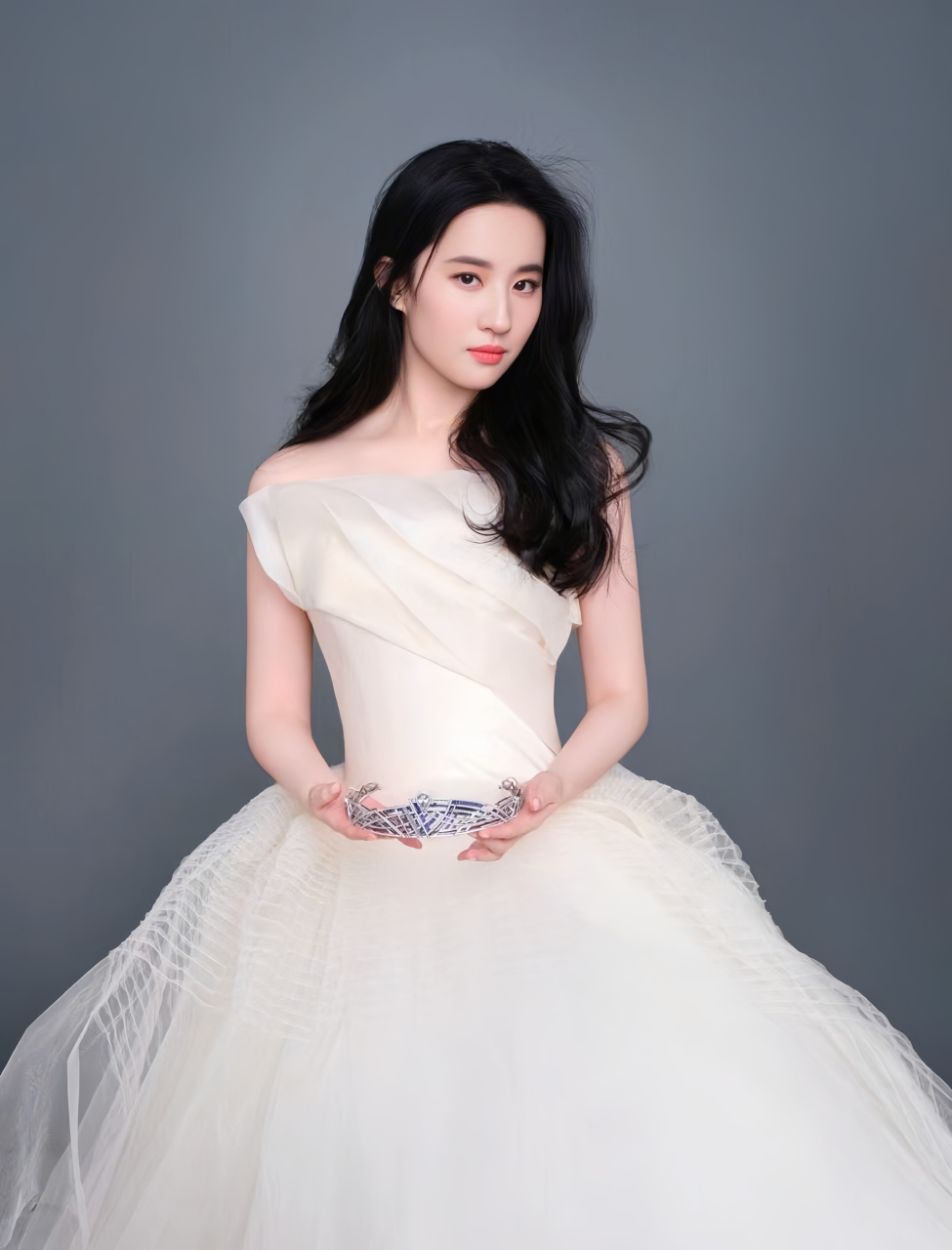 我仙本仙 刘亦菲瞬间心动美图 仙气值满满#刘亦菲# #明星穿搭# #养眼