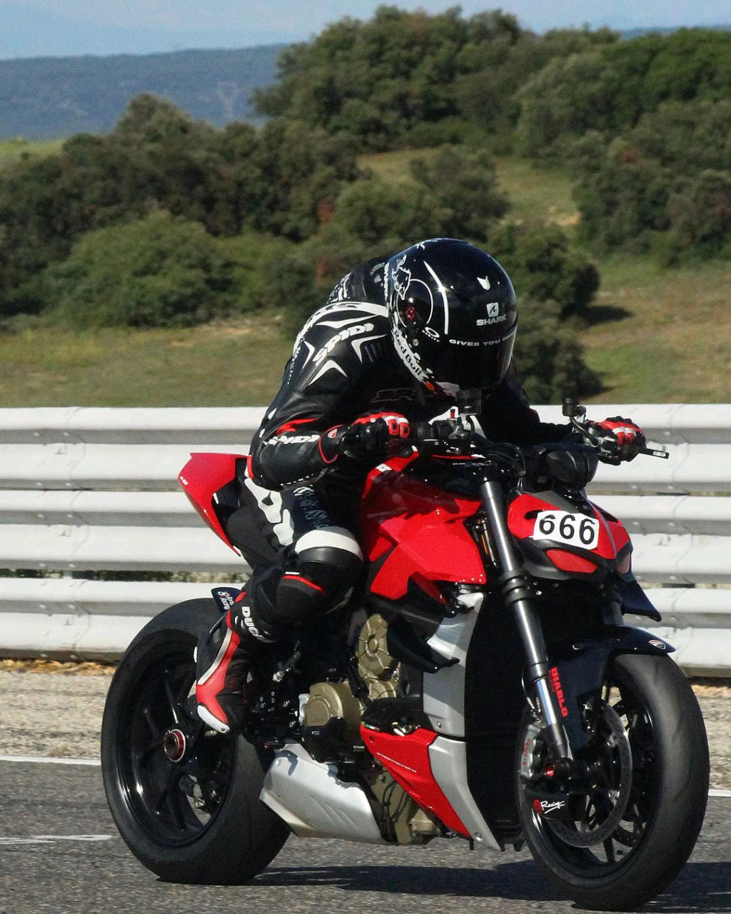 杜卡迪街霸#摩托车