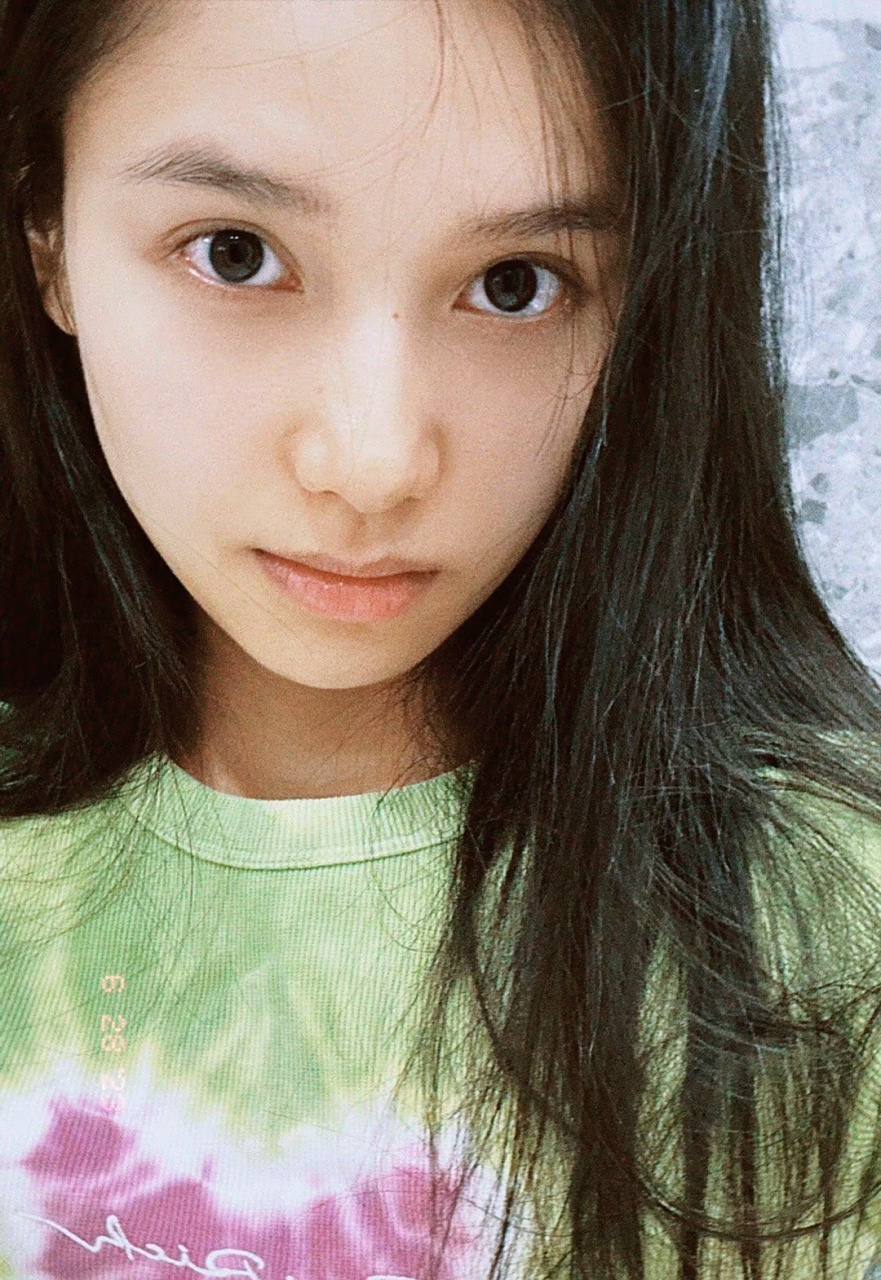 张婧仪素颜照皮肤肌理真清晰,太顶了 #张婧仪纯素颜