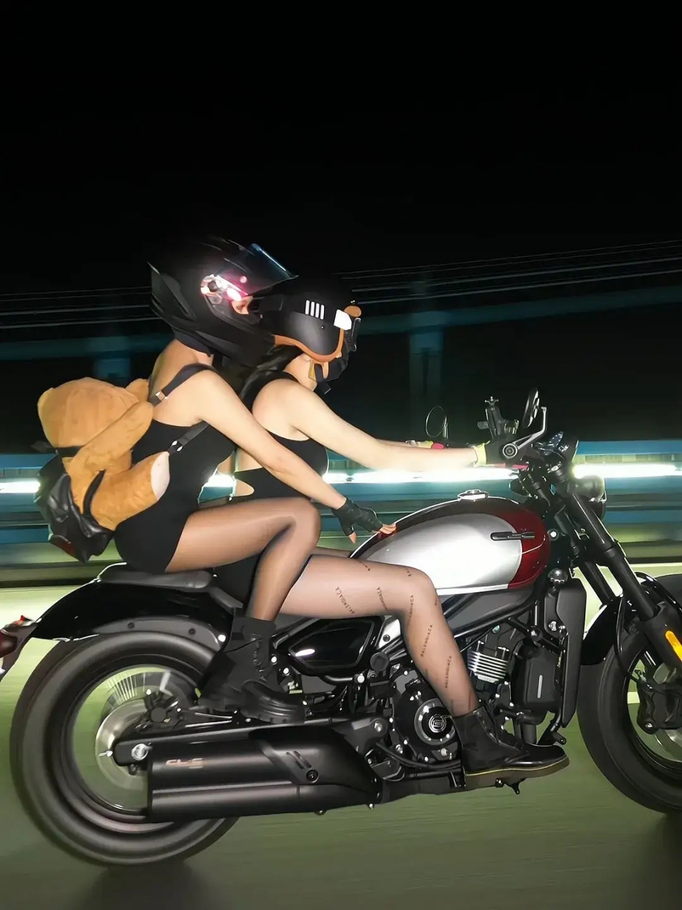 帅气的机车女孩