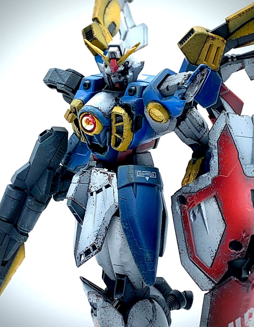 模型欣赏:1/100飞翼高达旧化加战损,by 鱼朵工作室.