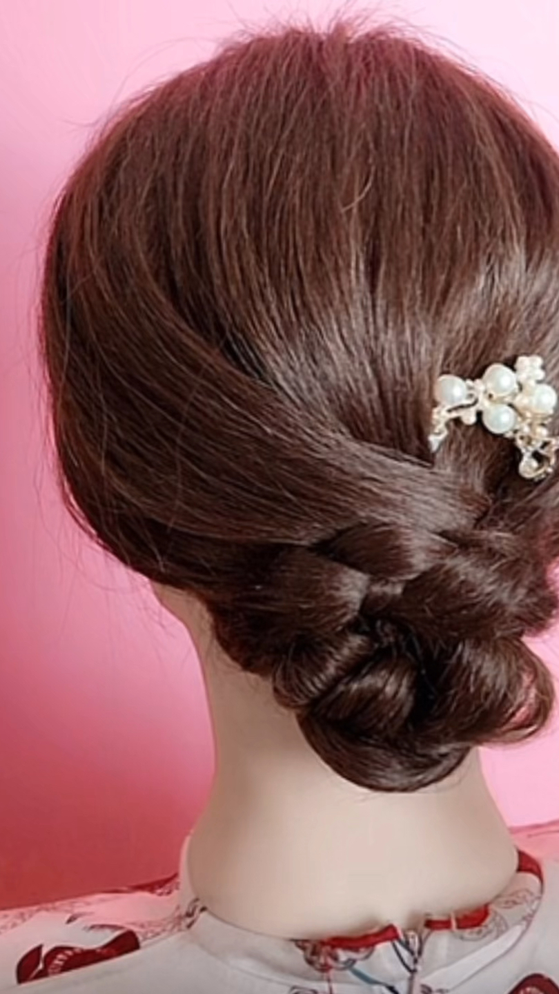 教妈妈这样盘发,简单又好看