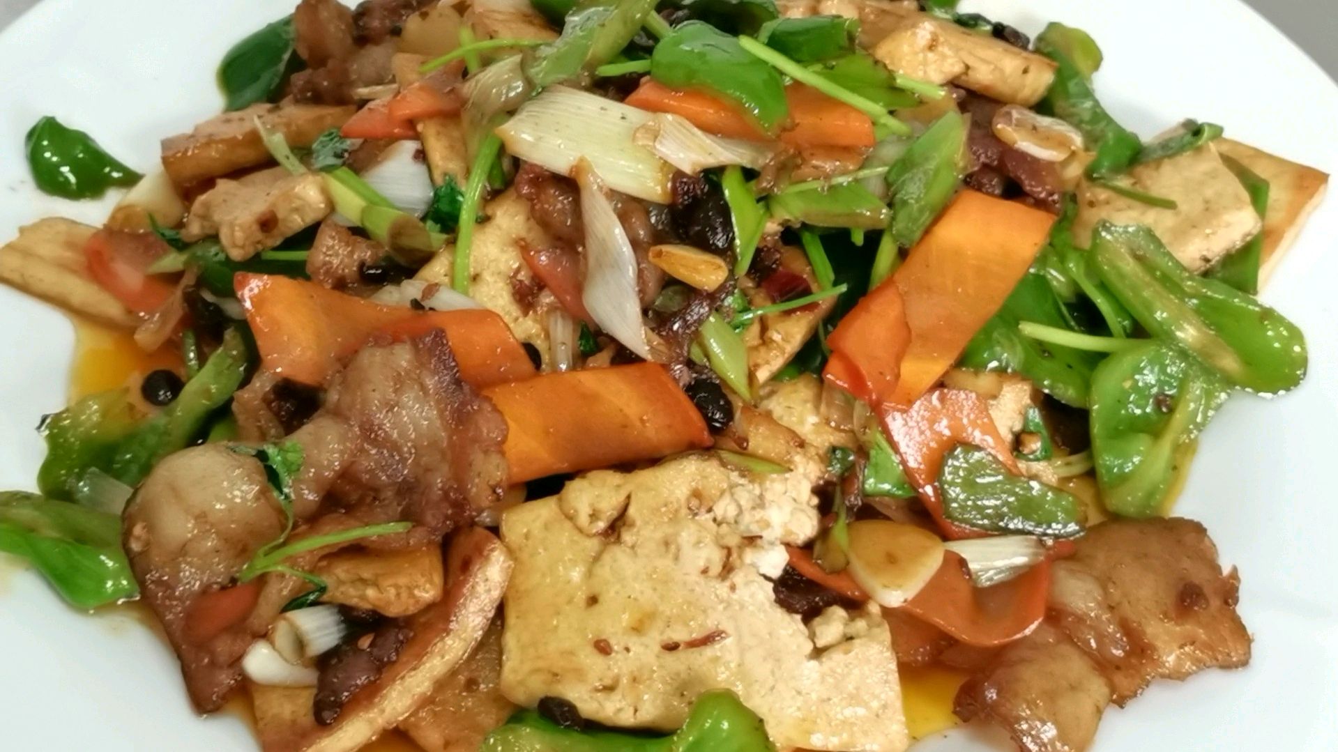 家常菜豆腐炒肉这样做,营养美味下饭又下酒,做法简单全家都爱吃