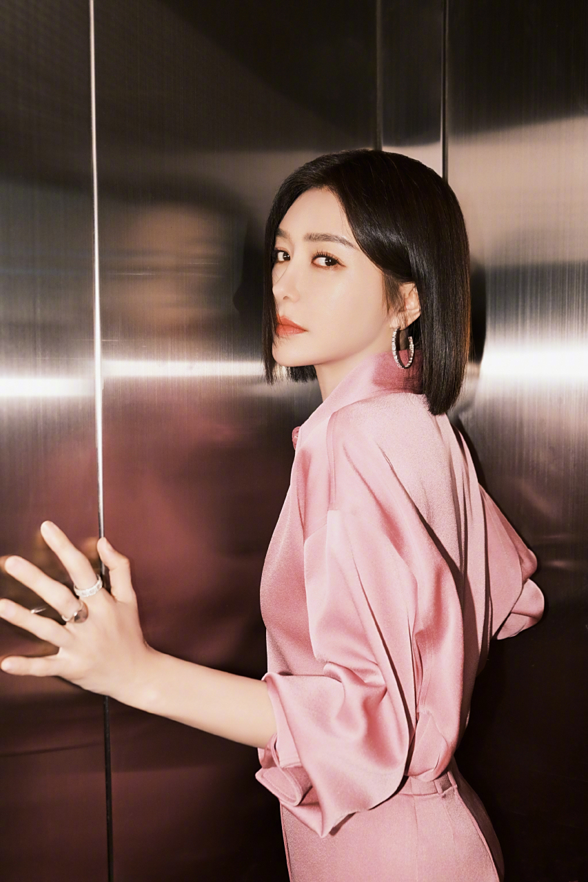 秦岚新剧闪耀的她