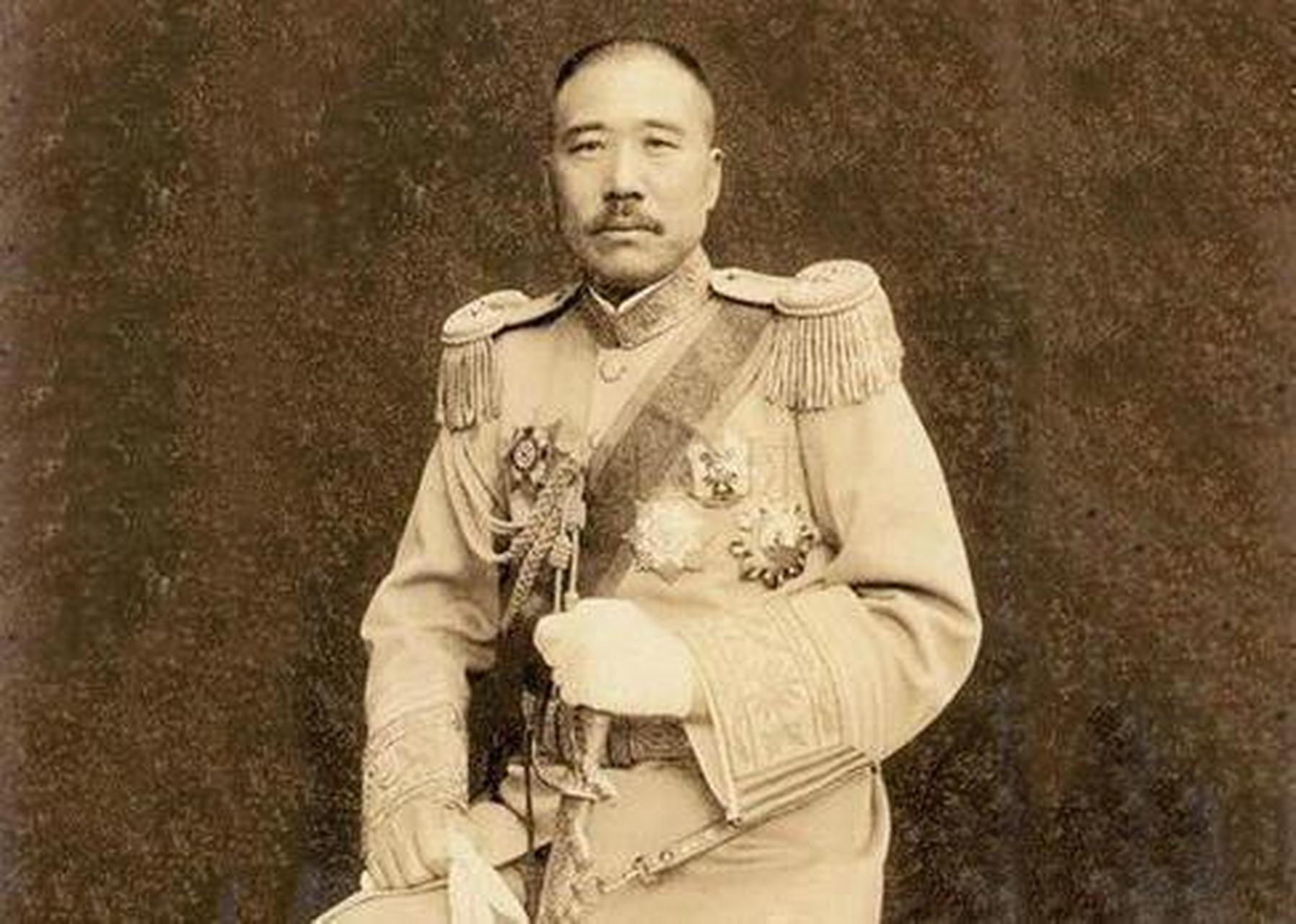 1927年,济南遭遇大旱,"狗肉将军"张宗昌来到龙王庙求雨不成,恼羞成怒